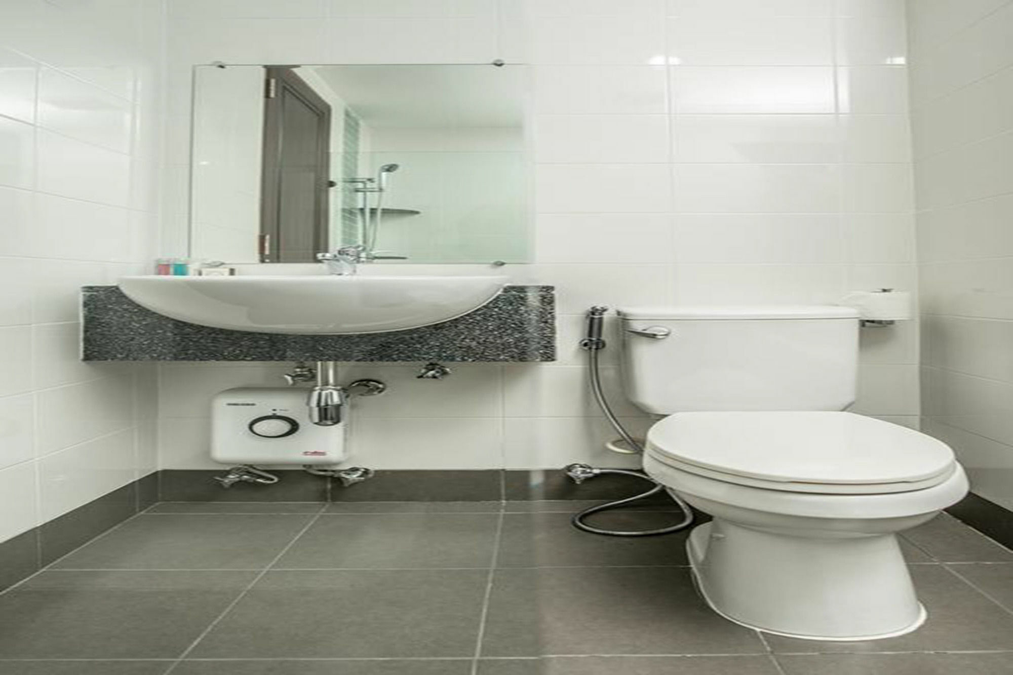 Winner Sriracha Serviced Apartment Сирача Экстерьер фото