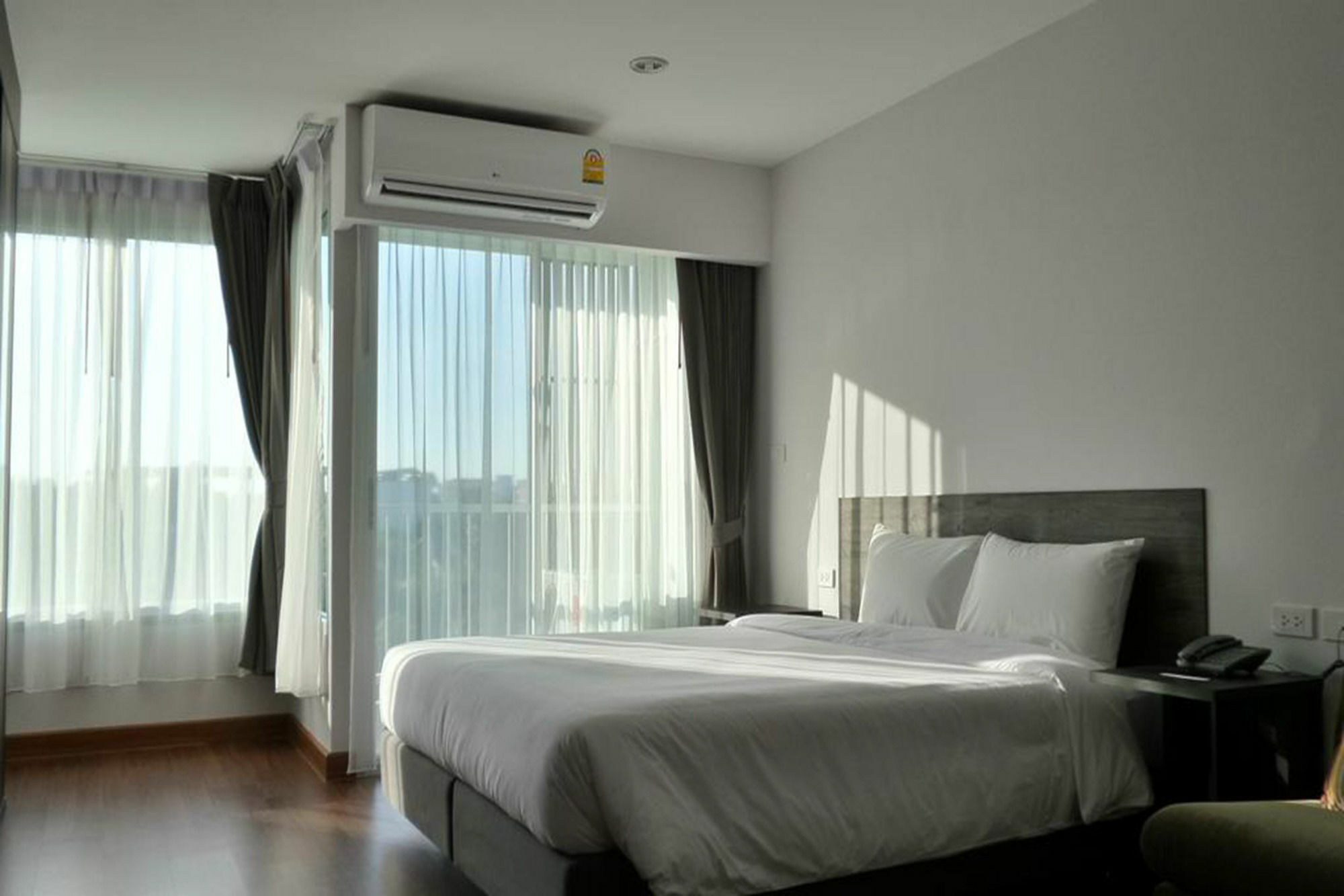 Winner Sriracha Serviced Apartment Сирача Экстерьер фото