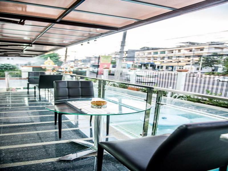 Winner Sriracha Serviced Apartment Сирача Экстерьер фото