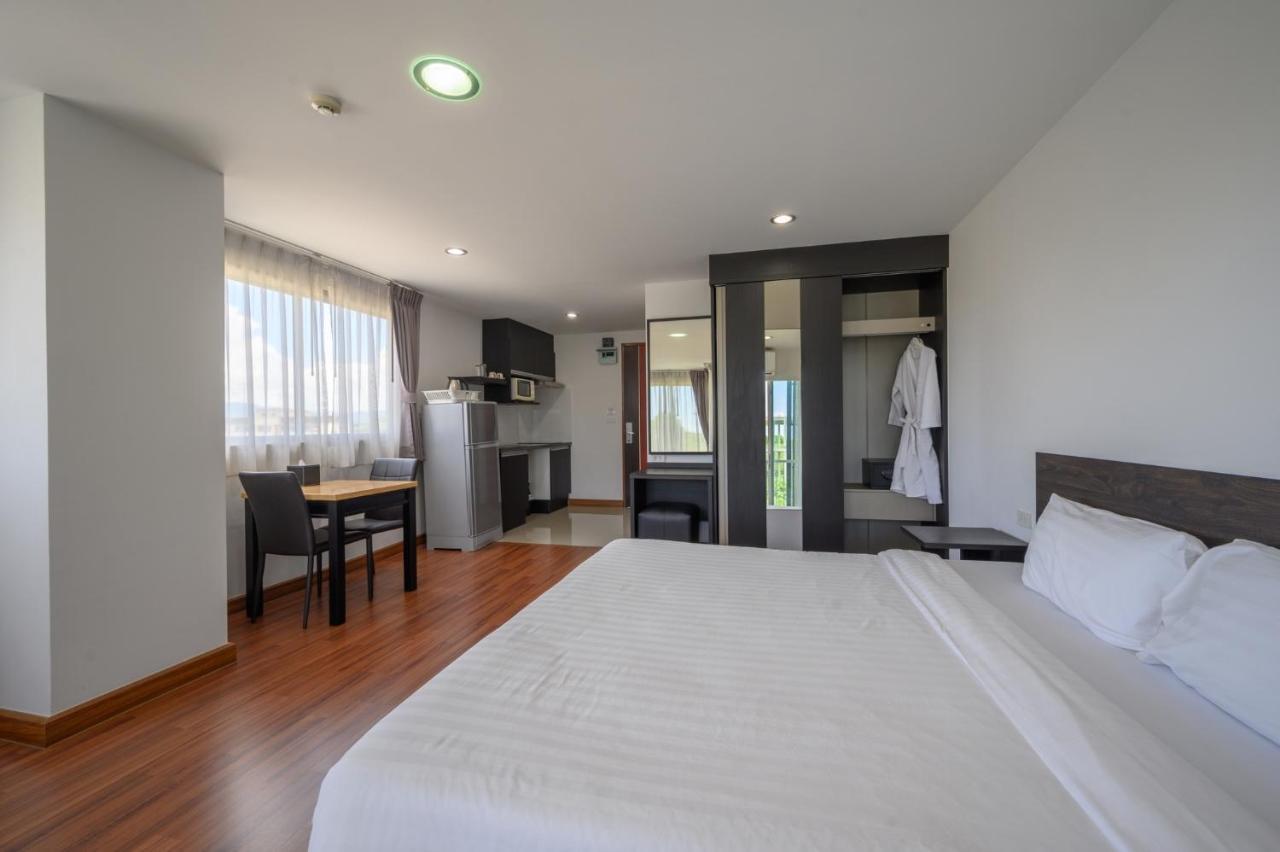 Winner Sriracha Serviced Apartment Сирача Экстерьер фото